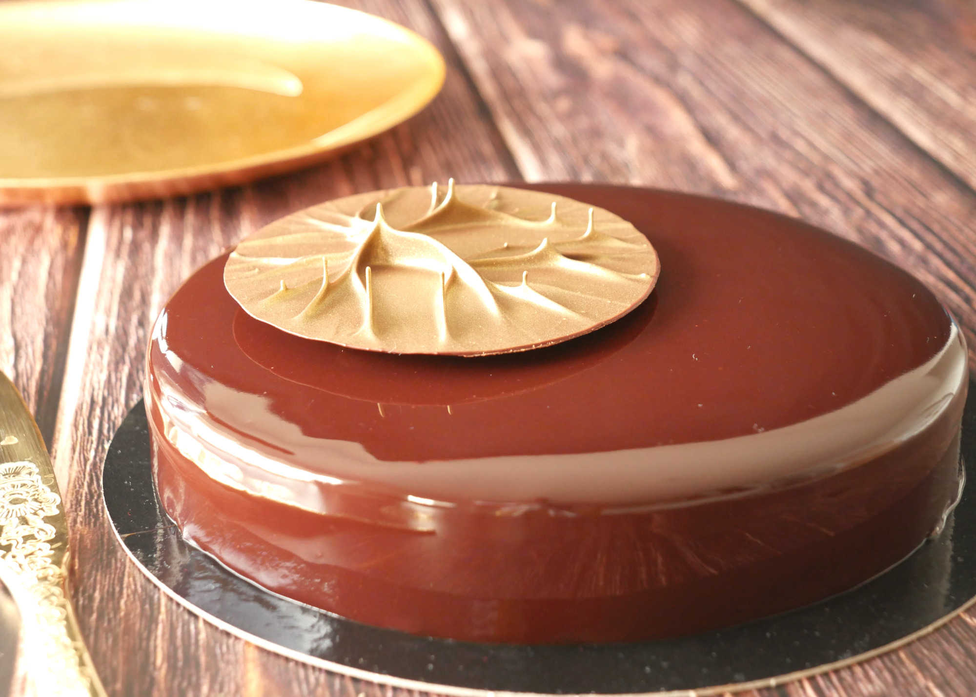 Royal au chocolat et son glaçage miroir au cacao (CAP pâtisserie) - Rock  The Bretzel